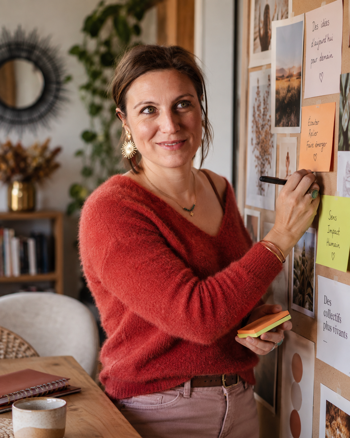 Gaëlle au travail sur un projet de communication